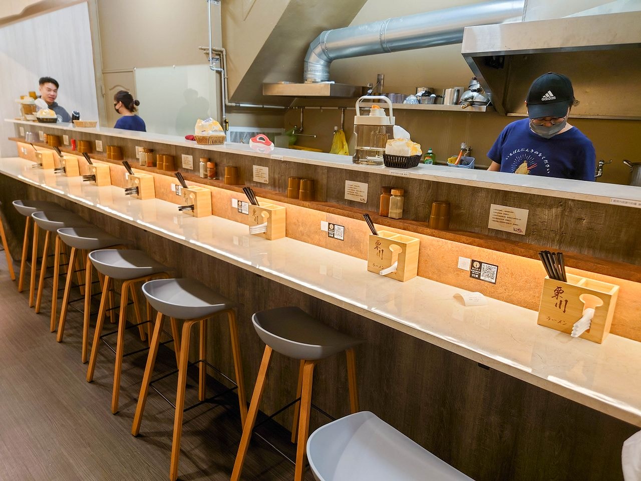 [食記][高雄市] 麵屋栗川 — 五福路和復興路口新開拉麵店，主打濃郁雞白湯拉麵。