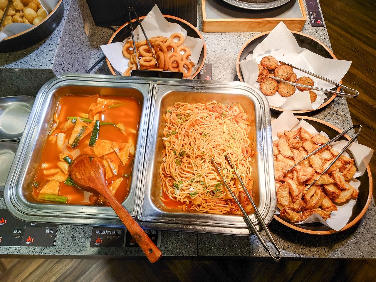 [食記][台北市] 甩鍋雞볶찜韓式炒雞吃到飽 西門店 — 現點現炒香辣夠味又香氣十足的韓式炒雞