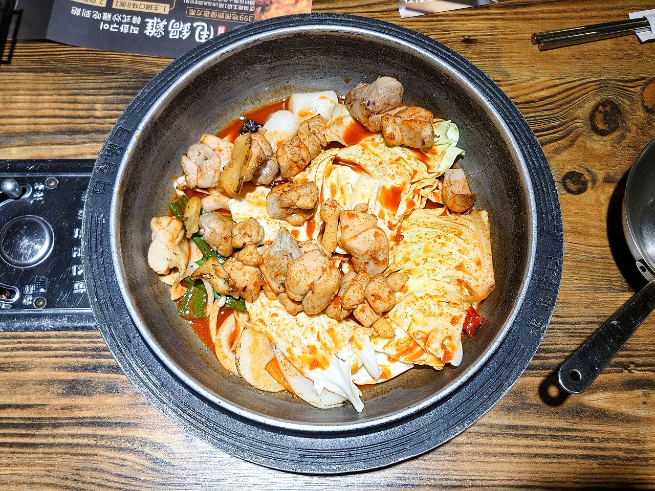[食記][台北市] 甩鍋雞볶찜韓式炒雞吃到飽 西門店 — 現點現炒香辣夠味又香氣十足的韓式炒雞