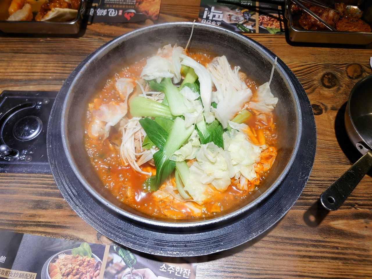 [食記][台北市] 甩鍋雞볶찜韓式炒雞吃到飽 西門店 — 現點現炒香辣夠味又香氣十足的韓式炒雞