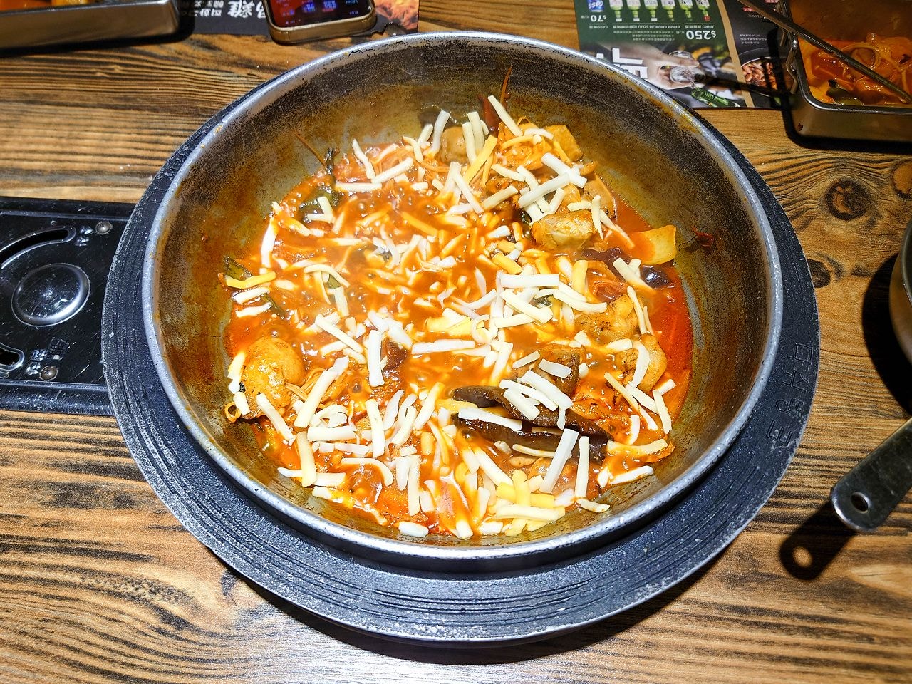 [食記][台北市] 甩鍋雞볶찜韓式炒雞吃到飽 西門店 — 現點現炒香辣夠味又香氣十足的韓式炒雞