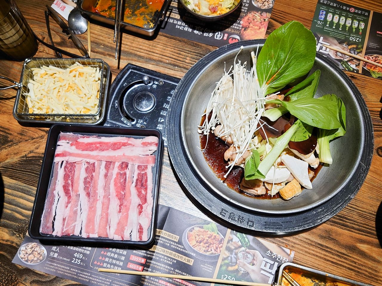 [食記][台北市] 甩鍋雞볶찜韓式炒雞吃到飽 西門店 — 現點現炒香辣夠味又香氣十足的韓式炒雞