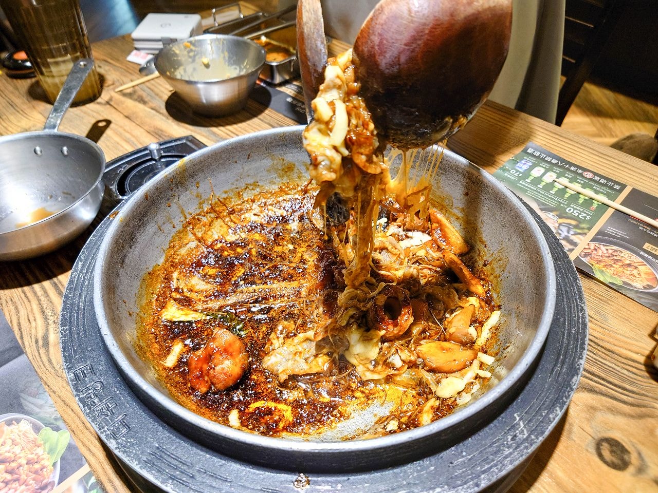 [食記][台北市] 甩鍋雞볶찜韓式炒雞吃到飽 西門店 — 現點現炒香辣夠味又香氣十足的韓式炒雞