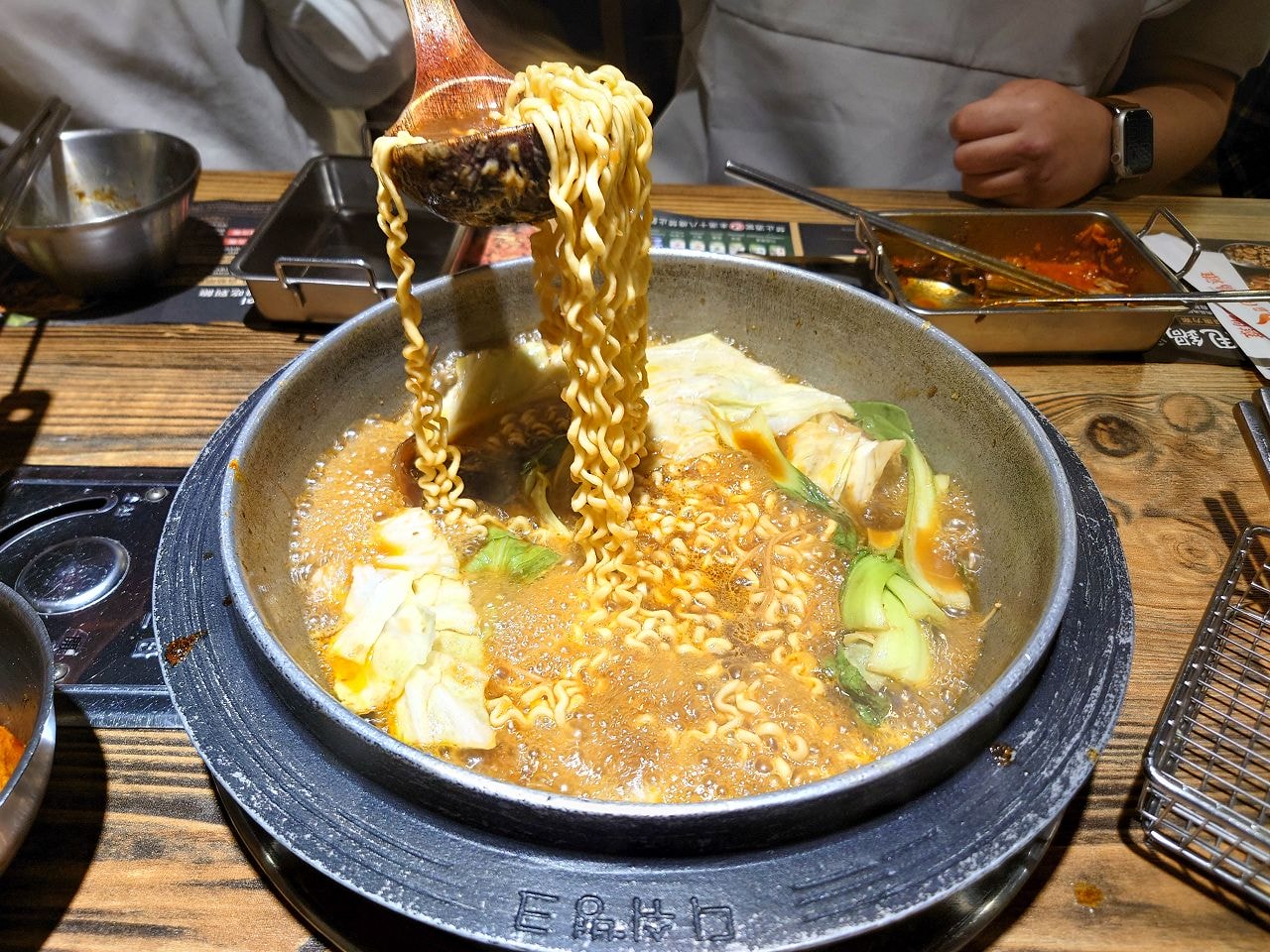 [食記][台北市] 甩鍋雞볶찜韓式炒雞吃到飽 西門店 — 現點現炒香辣夠味又香氣十足的韓式炒雞