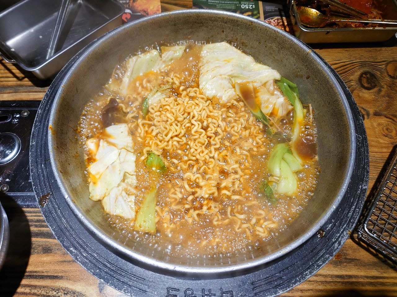 [食記][台北市] 甩鍋雞볶찜韓式炒雞吃到飽 西門店 — 現點現炒香辣夠味又香氣十足的韓式炒雞