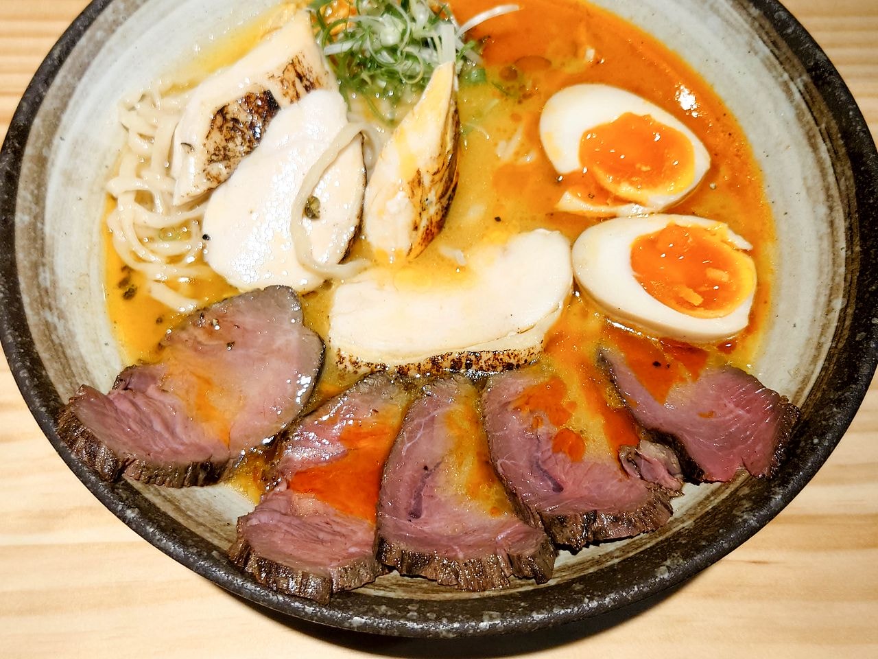 [食記][台北市] 恉霜 拉麵專賣 — 西餐技法融入日式拉麵，香濃的老火牛白湯拉麵。