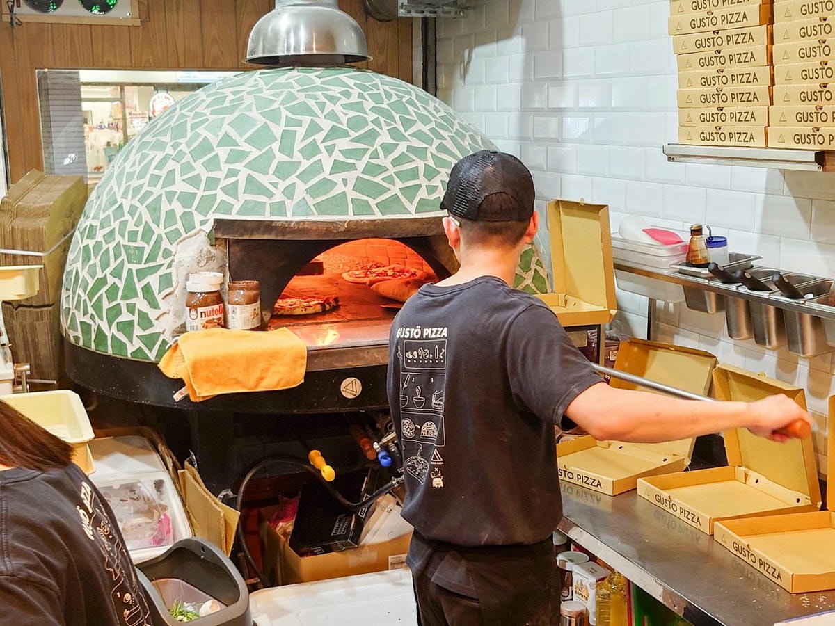 [食記][台北市] Gusto Pizza — 東門站附近義式窯烤披薩專賣店，穆斯林友善的披薩店。