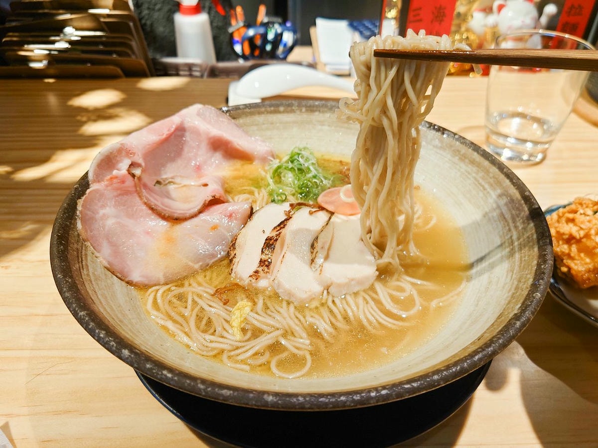 [食記][台北市] 恉霜 拉麵專賣 — 西餐技法融入日式拉麵，香濃的老火牛白湯拉麵。
