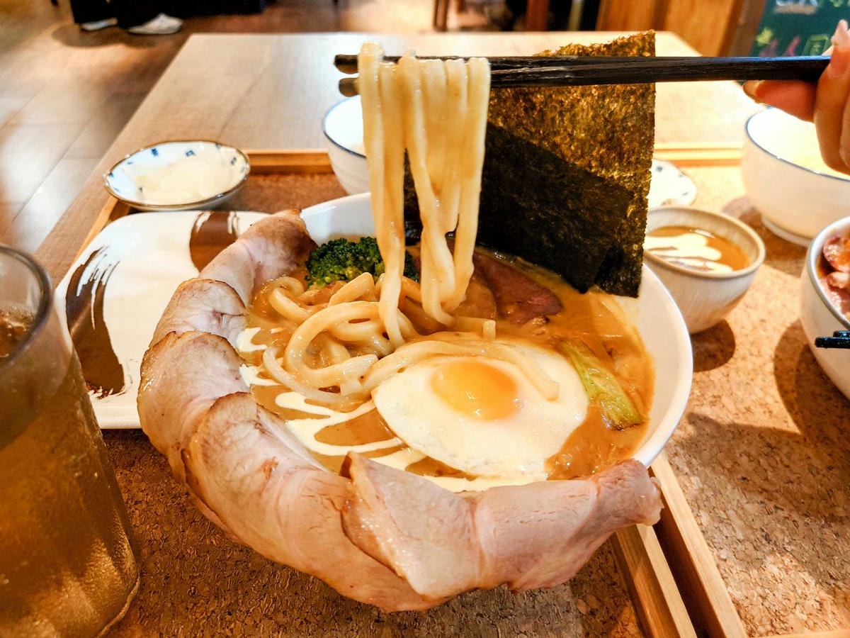 [食記][台北市] 温咖哩 Wen Curry — 自家製熟成香料咖哩，肉類和配料豐富份量大具創意的咖哩料理。