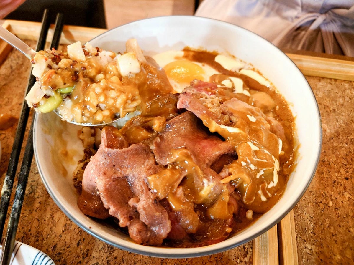 [食記][台北市] 温咖哩 Wen Curry — 自家製熟成香料咖哩，肉類和配料豐富份量大具創意的咖哩料理。