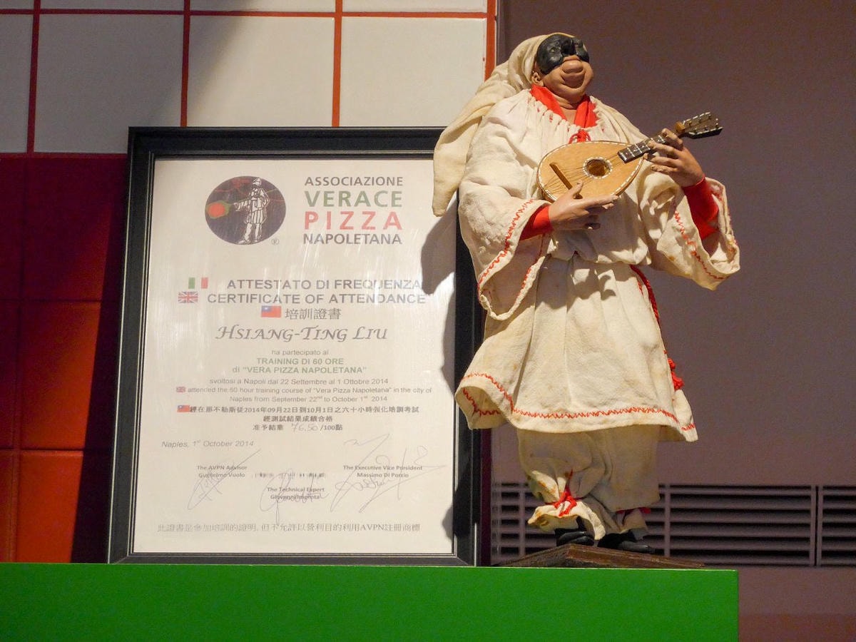 [食記][台中市] Amore Pizzeria Napoletana — 台中義式窯烤披薩推薦，遵循義大利傳統純手工製作的正統南義式披薩。