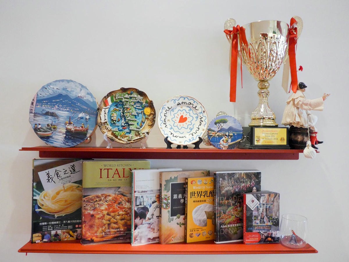 [食記][台中市] Amore Pizzeria Napoletana — 台中義式窯烤披薩推薦，遵循義大利傳統純手工製作的正統南義式披薩。