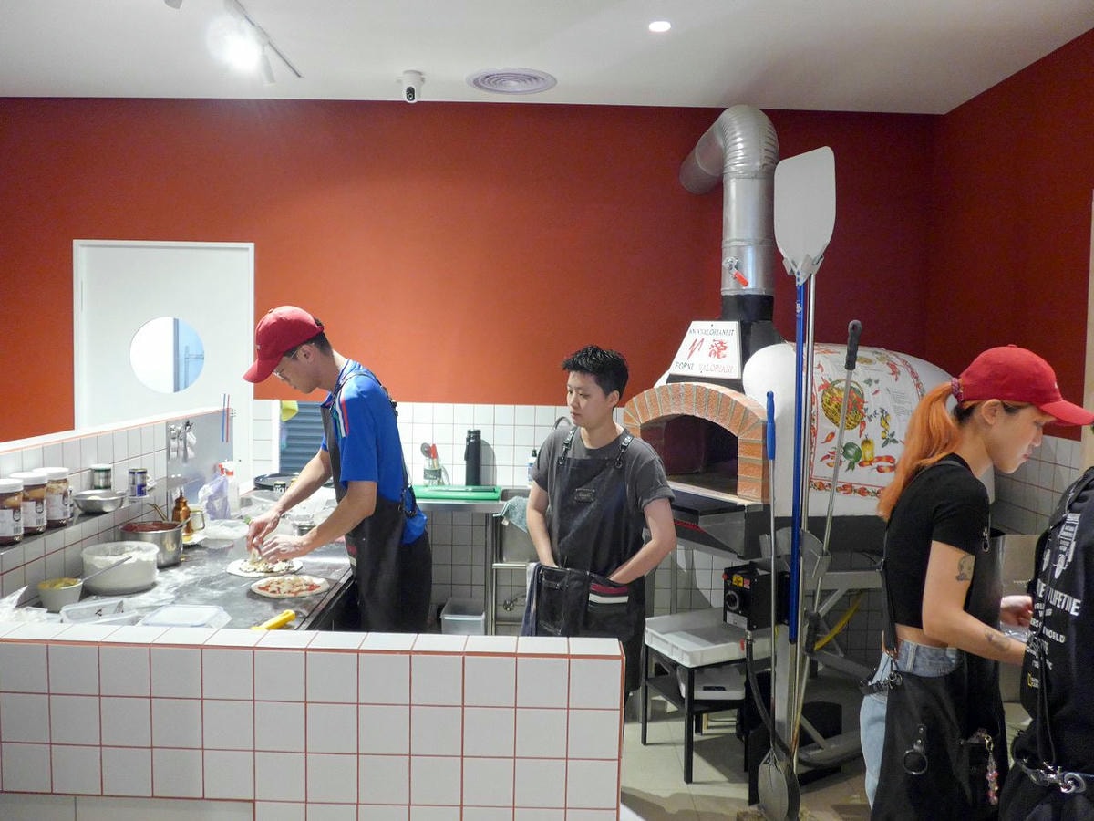 [食記][台中市] Amore Pizzeria Napoletana — 台中義式窯烤披薩推薦，遵循義大利傳統純手工製作的正統南義式披薩。