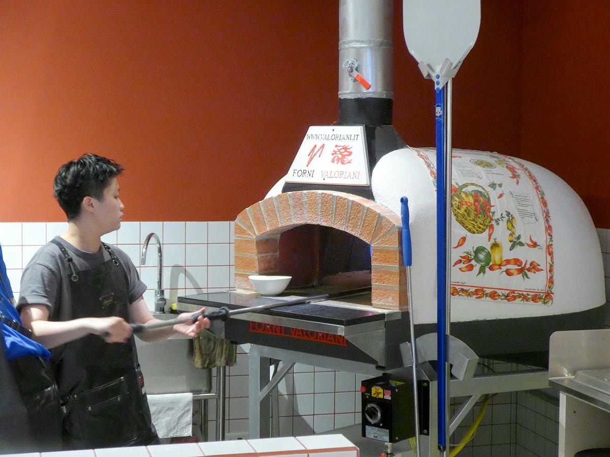 [食記][台中市] Amore Pizzeria Napoletana — 台中義式窯烤披薩推薦，遵循義大利傳統純手工製作的正統南義式披薩。