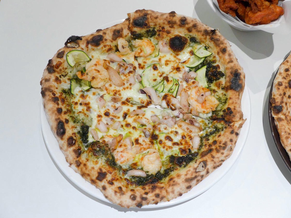 [食記][台中市] Amore Pizzeria Napoletana — 台中義式窯烤披薩推薦，遵循義大利傳統純手工製作的正統南義式披薩。