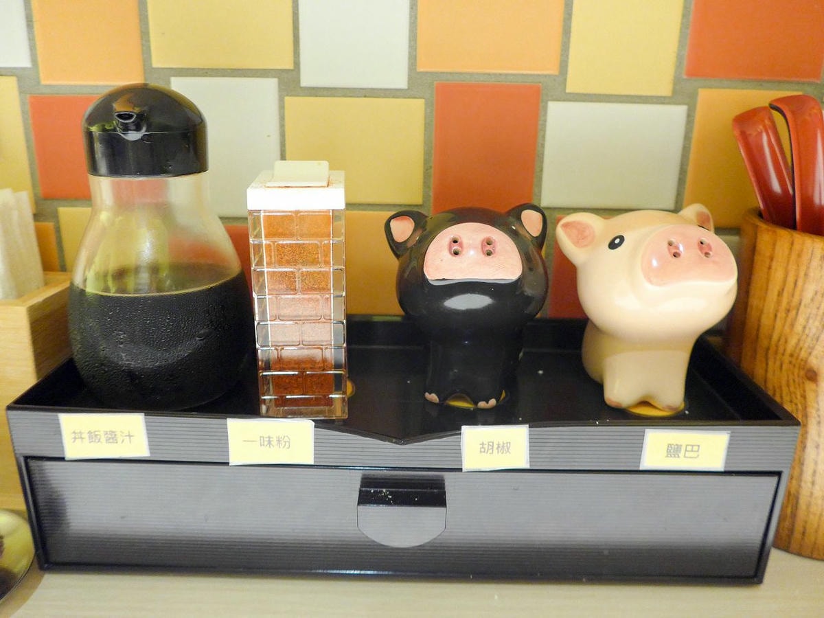 [食記][高雄市] どんどん豚豚厚切豬排 — 超厚的日式厚切炸豬排蓋飯