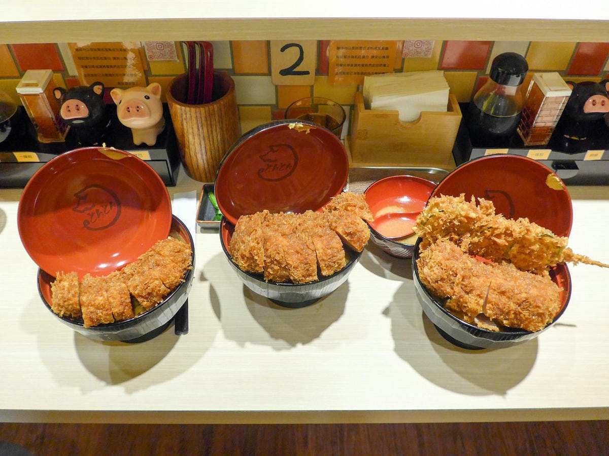[食記][高雄市] どんどん豚豚厚切豬排 — 超厚的日式厚切炸豬排蓋飯