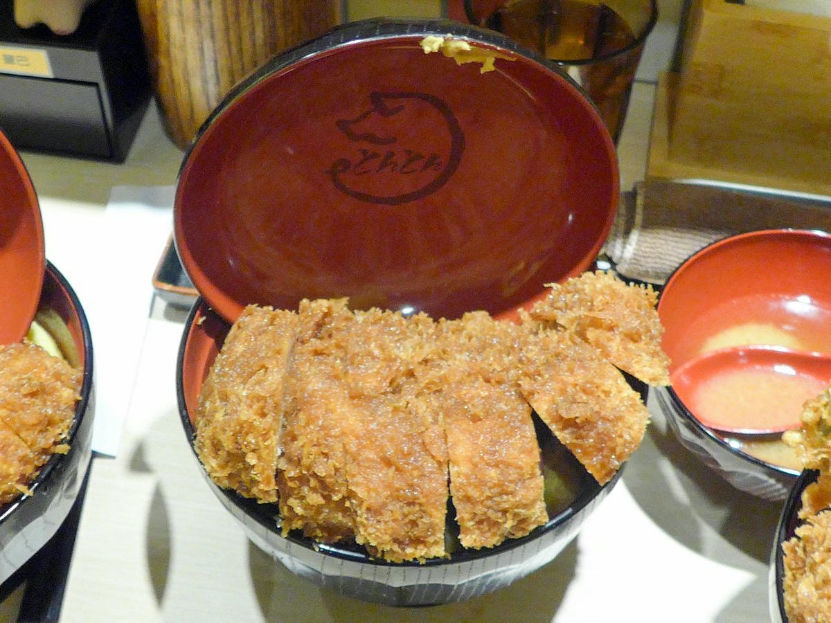 [食記][高雄市] どんどん豚豚厚切豬排 — 超厚的日式厚切炸豬排蓋飯