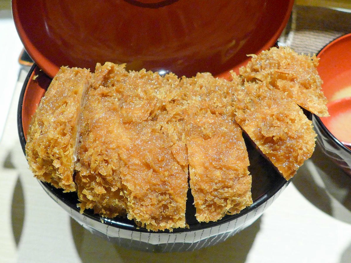 [食記][高雄市] どんどん豚豚厚切豬排 — 超厚的日式厚切炸豬排蓋飯