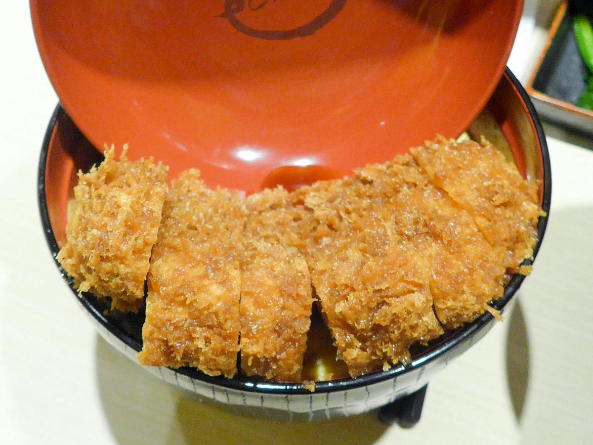 [食記][高雄市] どんどん豚豚厚切豬排 — 超厚的日式厚切炸豬排蓋飯