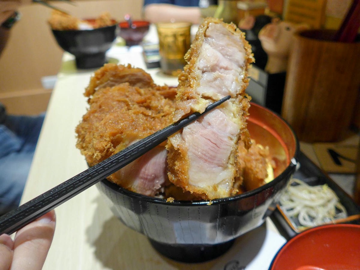 [食記][高雄市] どんどん豚豚厚切豬排 — 超厚的日式厚切炸豬排蓋飯
