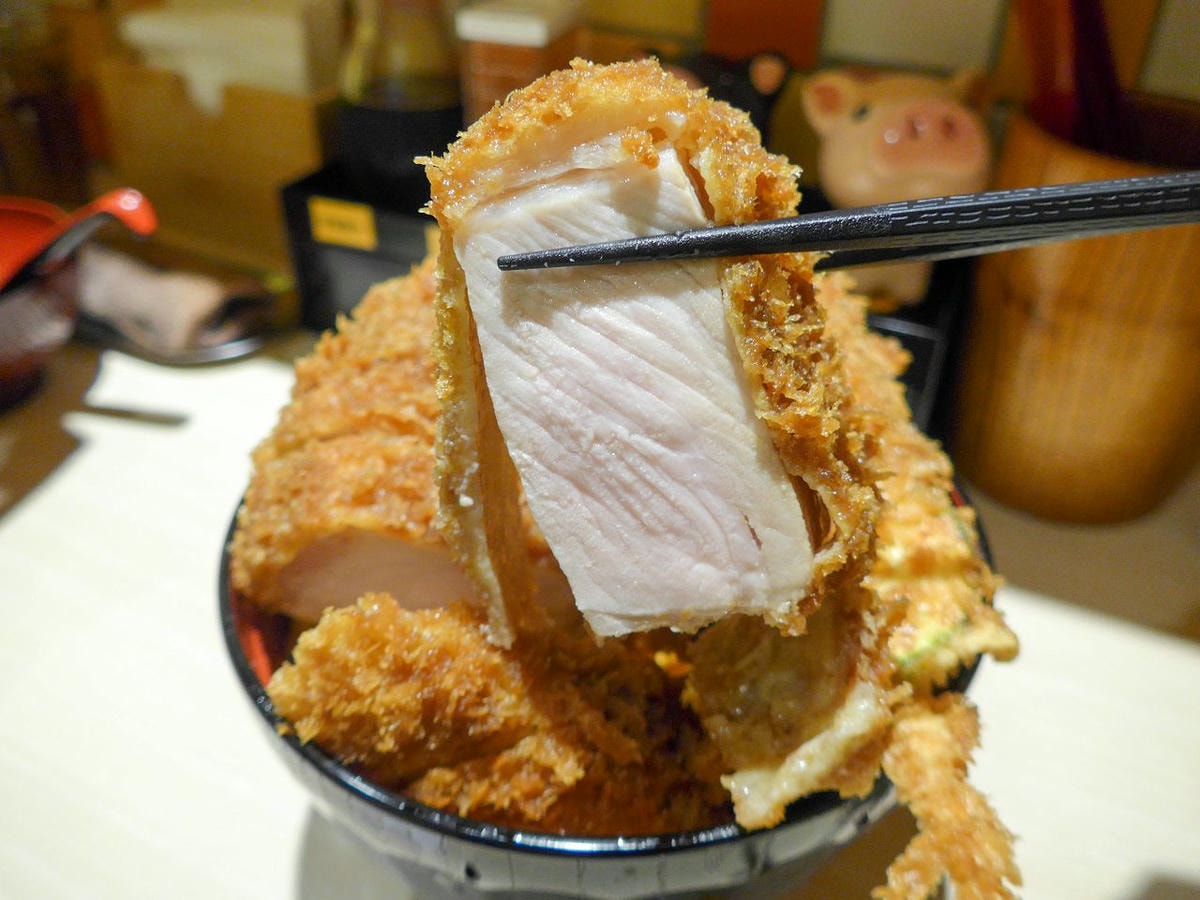 [食記][高雄市] どんどん豚豚厚切豬排 — 超厚的日式厚切炸豬排蓋飯