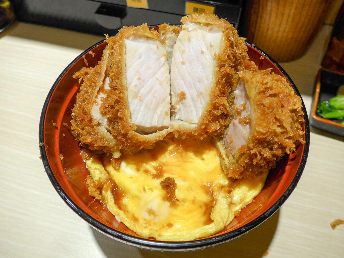 [食記][高雄市] どんどん豚豚厚切豬排 — 超厚的日式厚切炸豬排蓋飯