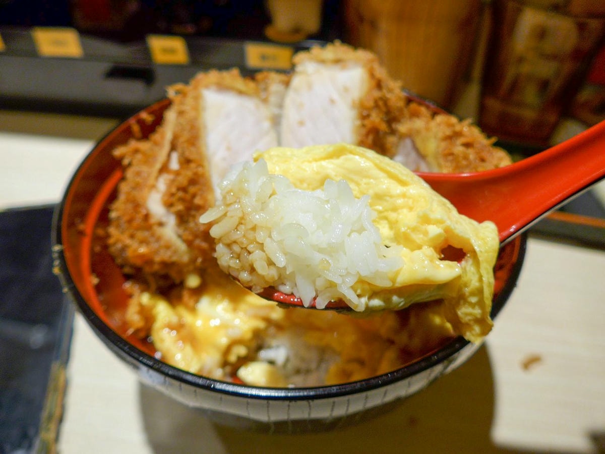 [食記][高雄市] どんどん豚豚厚切豬排 — 超厚的日式厚切炸豬排蓋飯