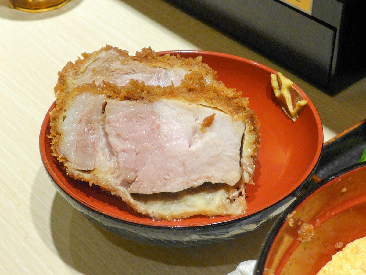 [食記][高雄市] どんどん豚豚厚切豬排 — 超厚的日式厚切炸豬排蓋飯