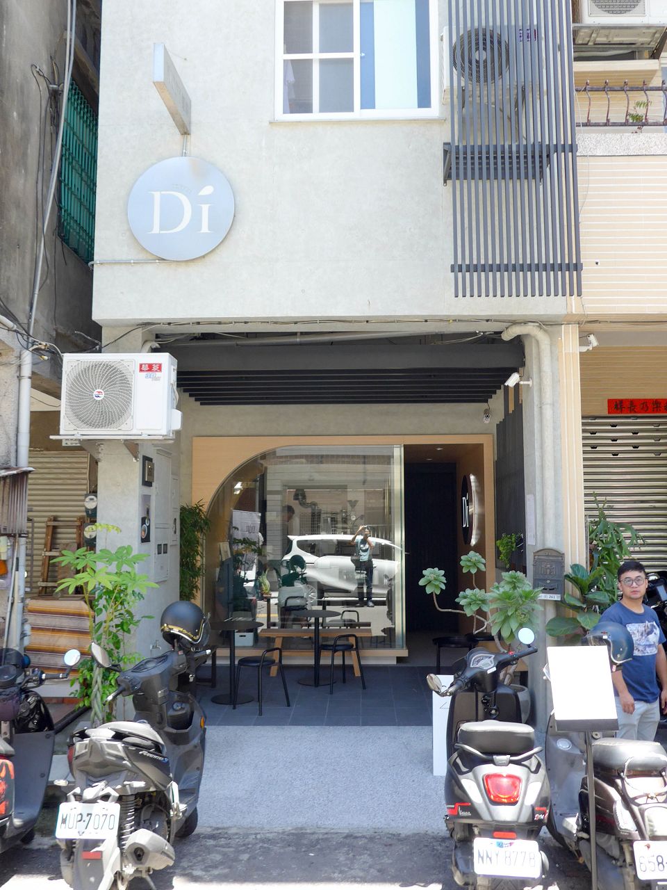 [食記][高雄市] Dí Coffee 迪咖啡 左營巨蛋店 — 漢神巨蛋附近巷弄內小小質感咖啡館，抹茶控必點抹茶阿芙佳朵。