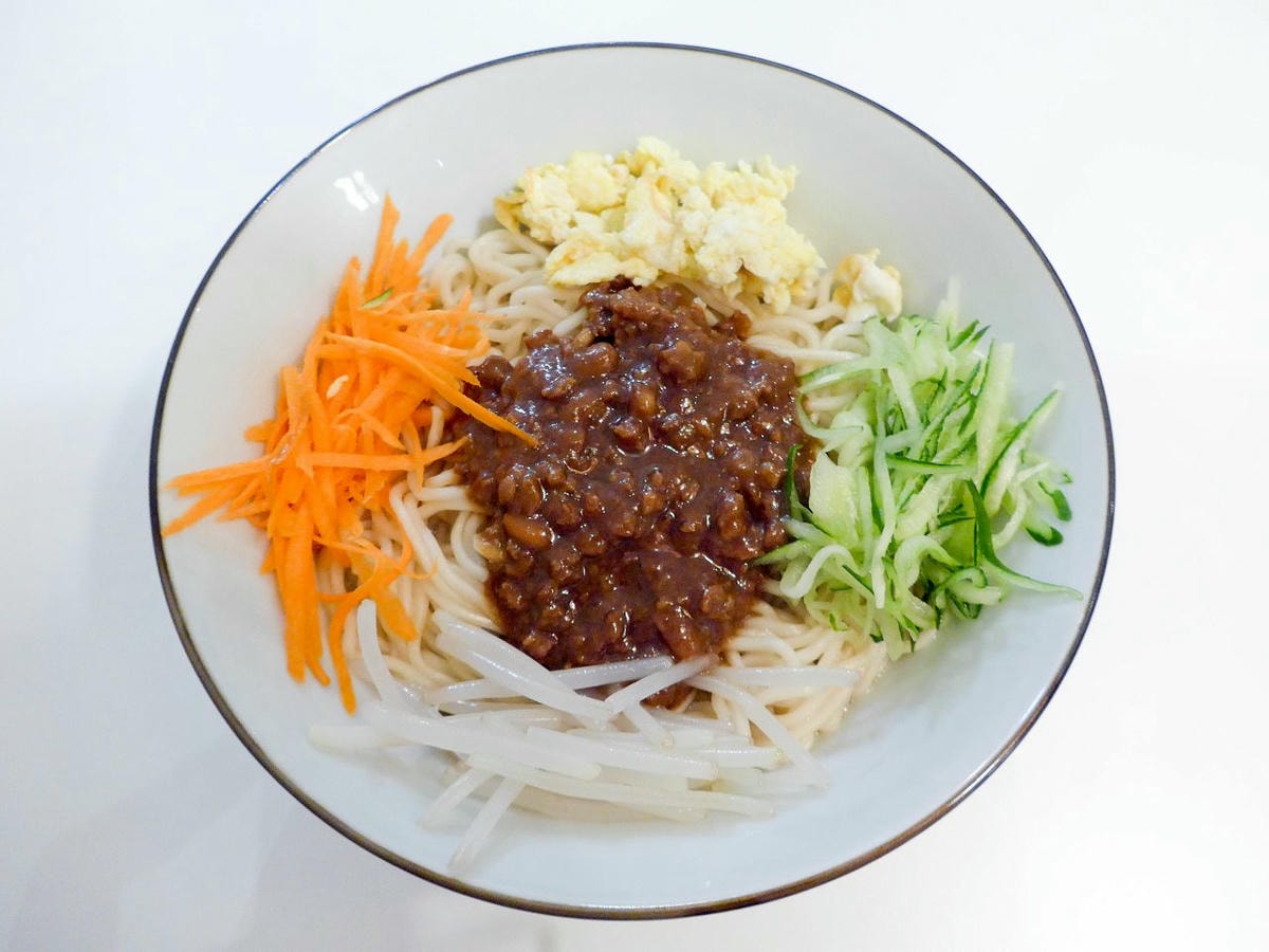 [食記][高雄市] 眷仨舖 手工澆頭麵 — 老屋改造復古文青風格眷村味麵食館
