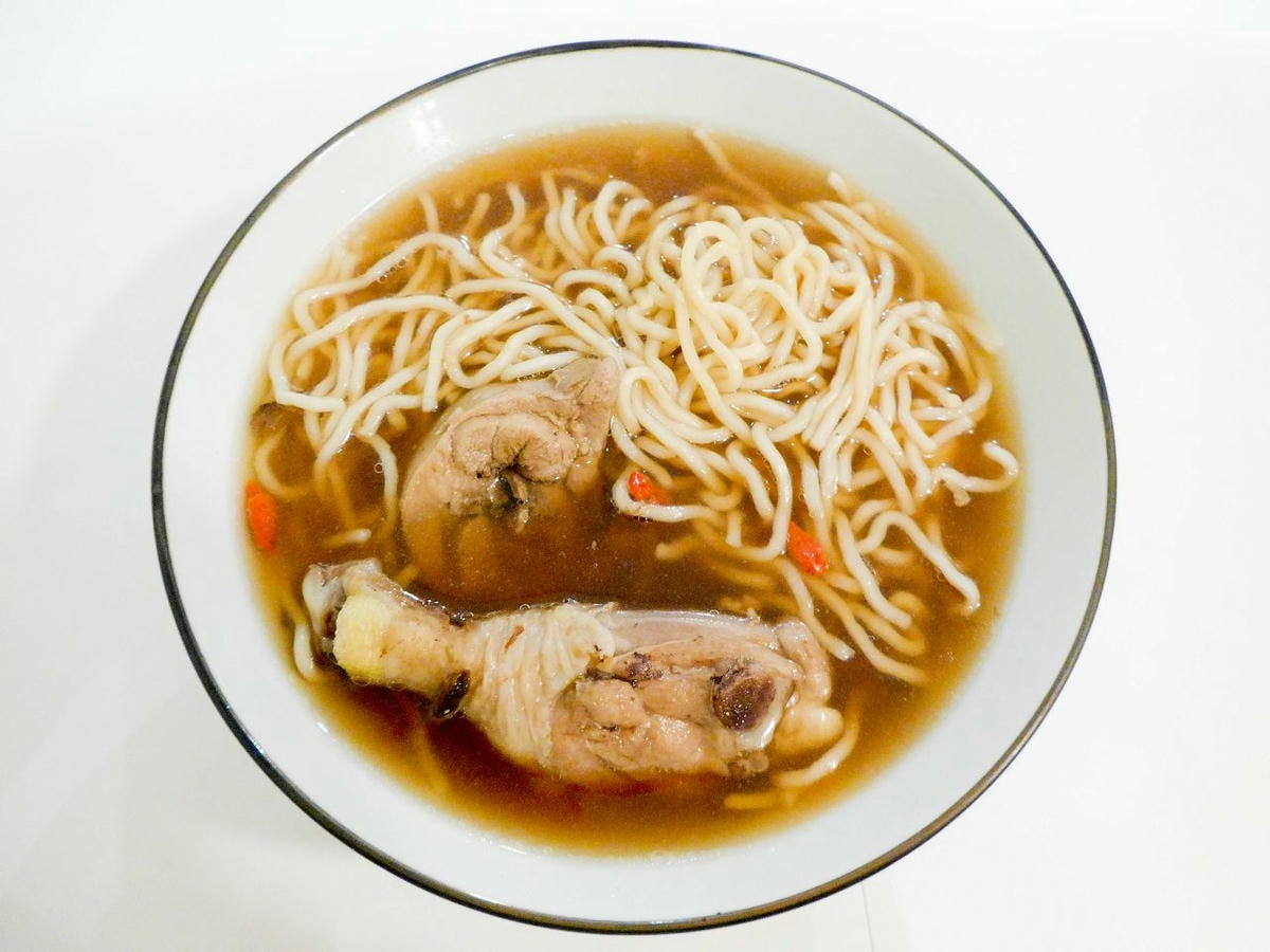 [食記][高雄市] 眷仨舖 手工澆頭麵 — 老屋改造復古文青風格眷村味麵食館