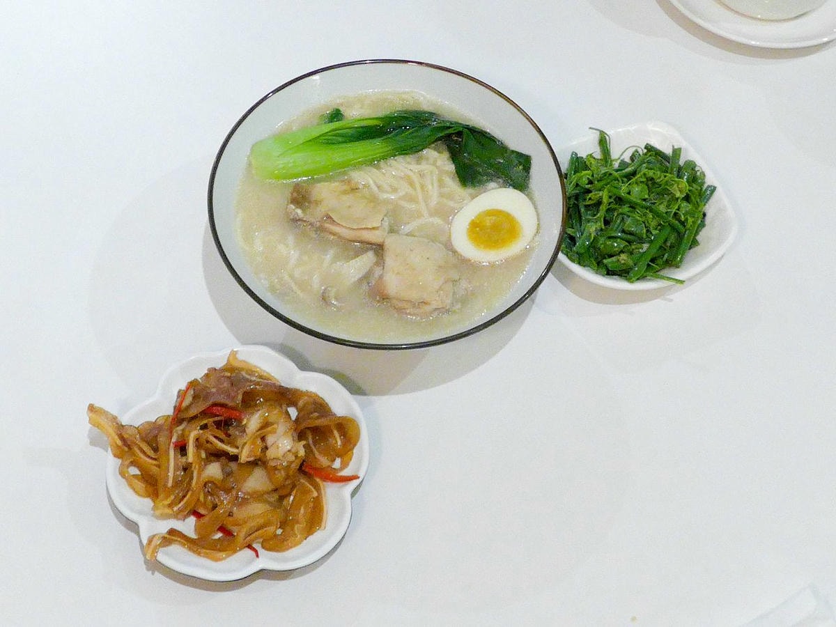 [食記][高雄市] 眷仨舖 手工澆頭麵 — 老屋改造復古文青風格眷村味麵食館