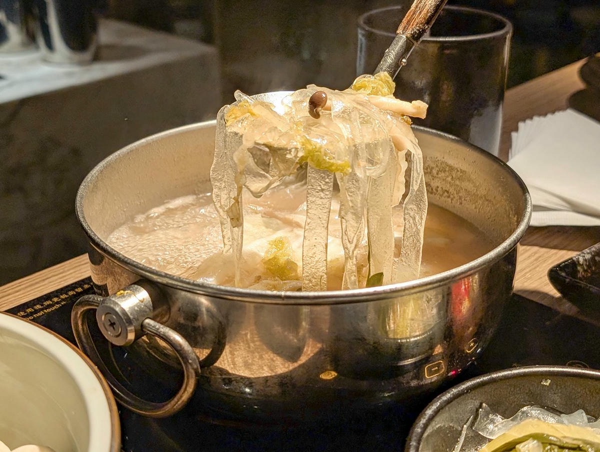 [食記][台北市] 王鍋屋 逸仙創始總店 — 中日合璧京都旨味的酸白菜火鍋專門店