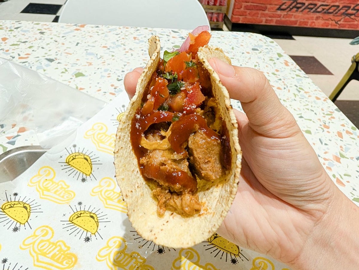 [食記][台北市] RollFive 樂發福 小巨蛋店 — 台北小巨蛋內墨西哥捲餅、塔可專賣店