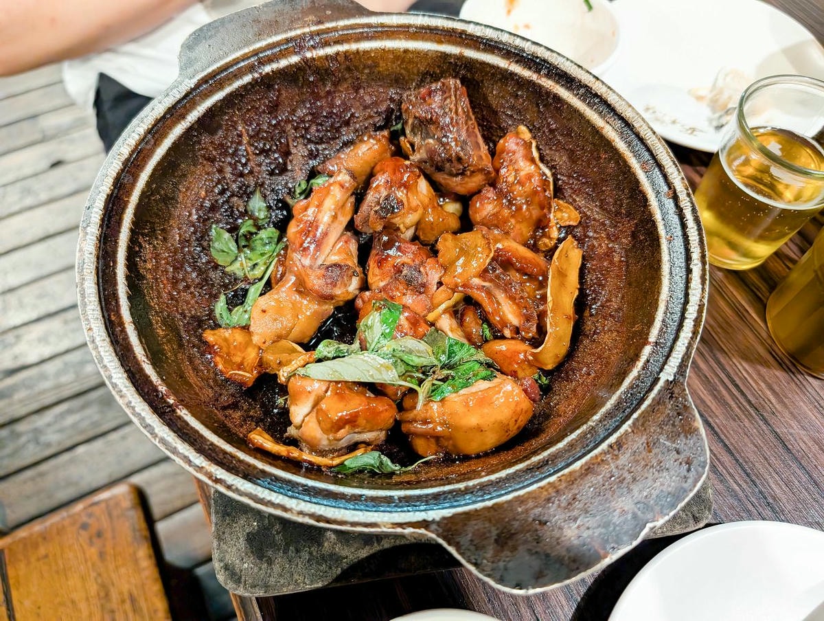 [食記][台南市] 沙卡里巴 — 復古懷舊風格高人氣平價熱炒餐廳