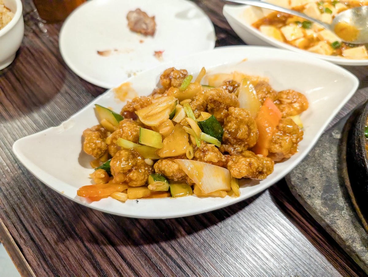 [食記][台南市] 沙卡里巴 — 復古懷舊風格高人氣平價熱炒餐廳