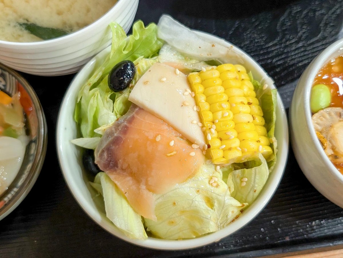 [食記][高雄市] 全心丼飯專賣 — 彩虹公園旁日式丼飯專賣店，豐盛又新鮮的海鮮丼飯。