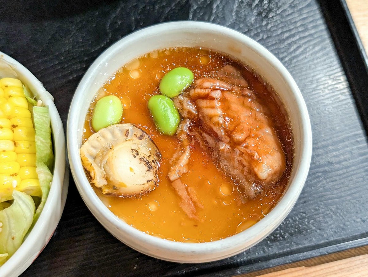 [食記][高雄市] 全心丼飯專賣 — 彩虹公園旁日式丼飯專賣店，豐盛又新鮮的海鮮丼飯。