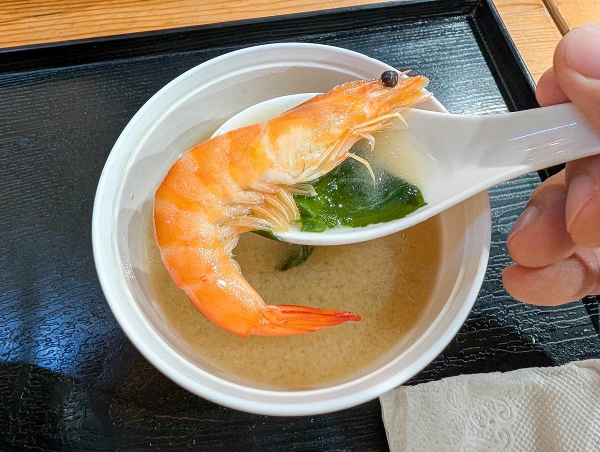 [食記][高雄市] 全心丼飯專賣 — 彩虹公園旁日式丼飯專賣店，豐盛又新鮮的海鮮丼飯。