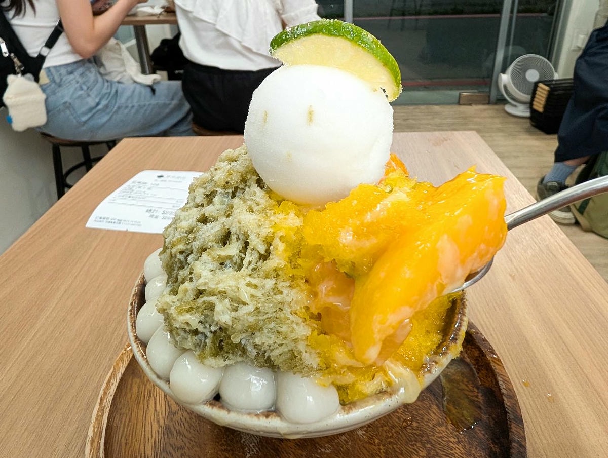 [食記][台北市] 貨室甜品 赤峰門市 — 捷運雙連站附近文青風格小小純白刨冰店