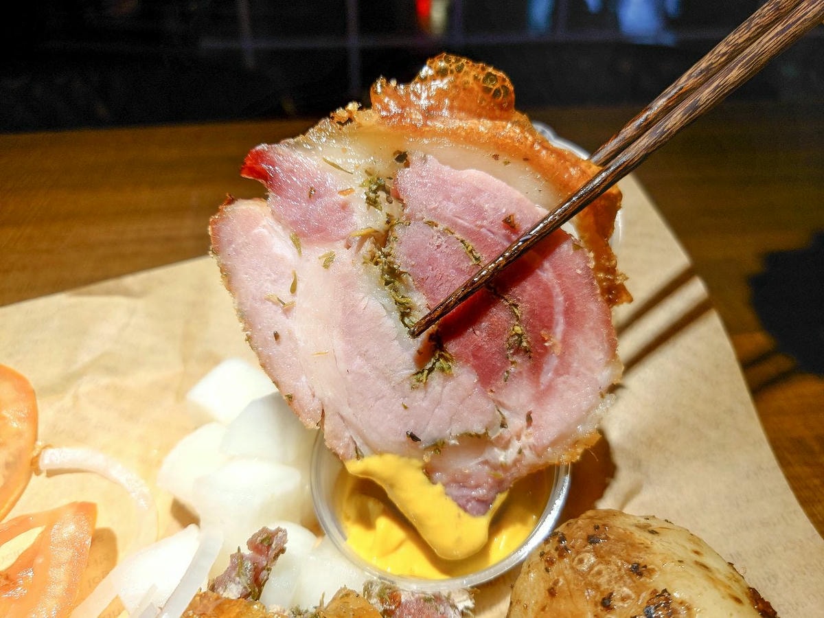 [食記][台北市] ROMARO 羅馬脆皮豬腩卷 — 台北第一家羅馬豬肉卷專賣店，皮脆肉嫩帶有濃郁迷迭香香氣的羅馬豬肉卷。