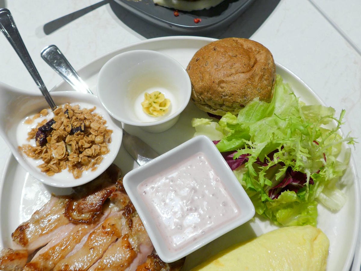 [食記][台北市] 義沐 Eat MU 台北內湖店 — 內湖新開幕義式餐廳，推薦早午餐、義大利麵、燉飯、鬆餅。