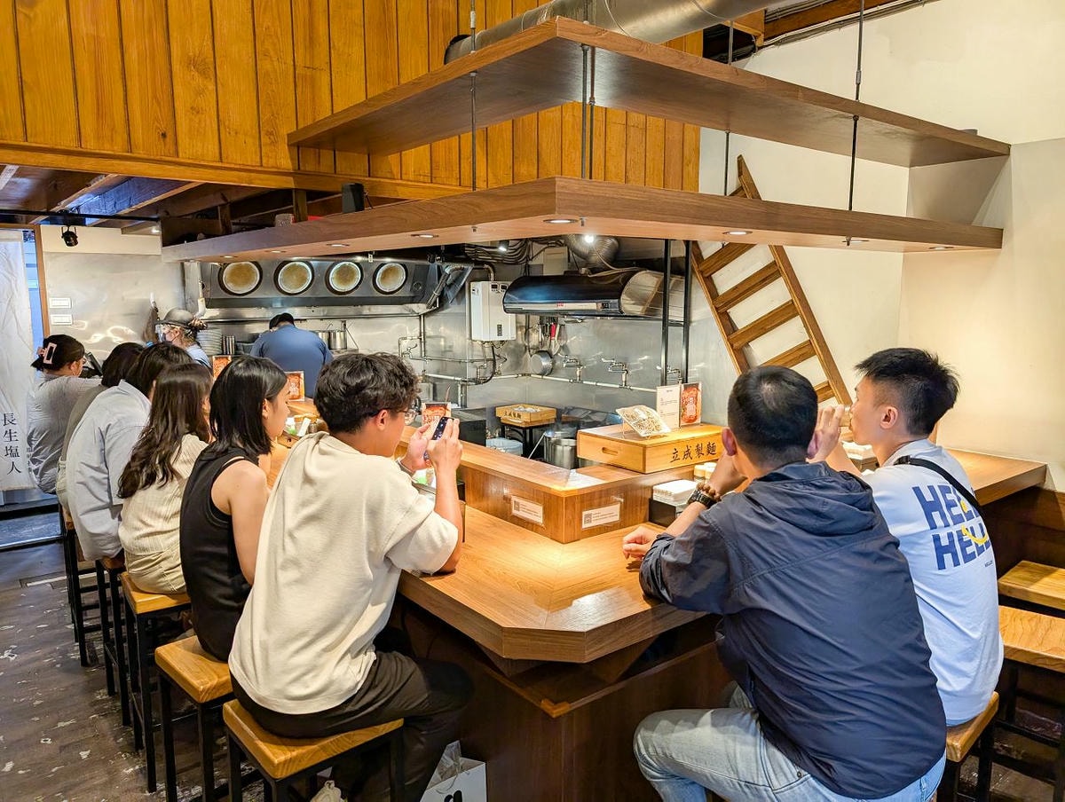[食記][台北市] 長生塩人 劍潭店 — 高人氣淡麗系拉麵店，主打每日慢熬8小時的秘製鹽味湯頭。