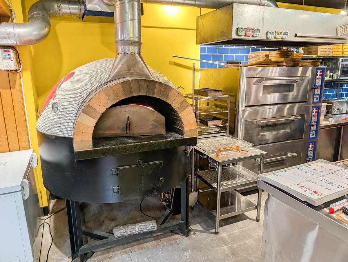 [食記][台北市] Pizza Bear 延吉店 — 中崙市場附近巷弄內底特律風格方形披薩專賣店