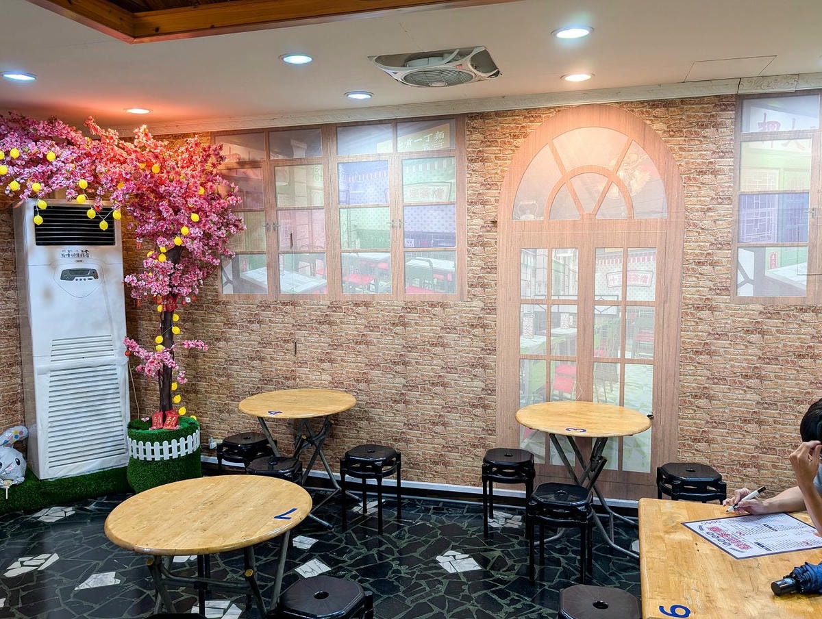[食記][高雄市] 發記茶廳 2部曲 — 一周只營業3天的低調香港茶餐廳，平價CP值高的港式飯麵和點心。