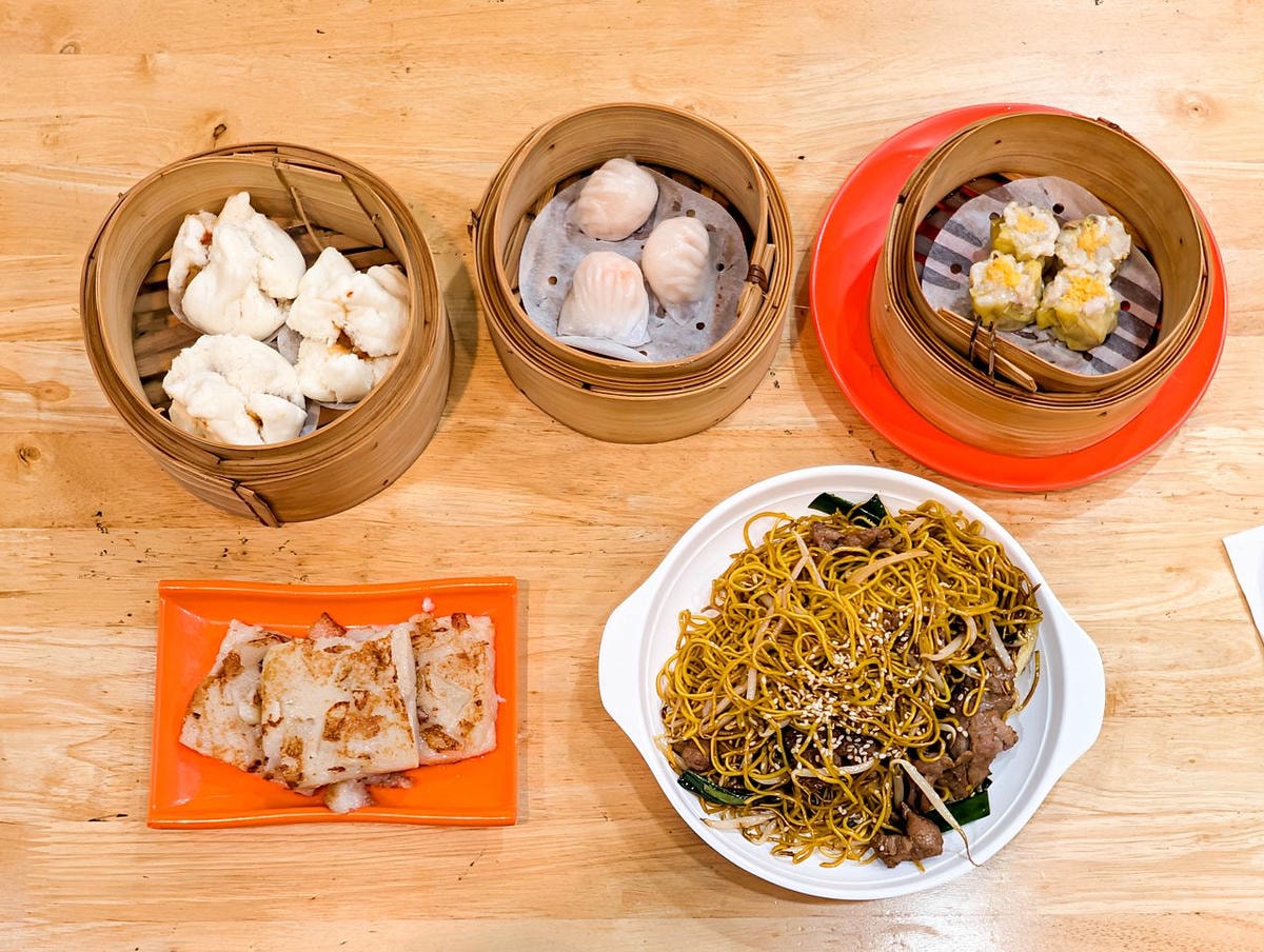 [食記][高雄市] 發記茶廳 2部曲 — 一周只營業3天的低調香港茶餐廳，平價CP值高的港式飯麵和點心。
