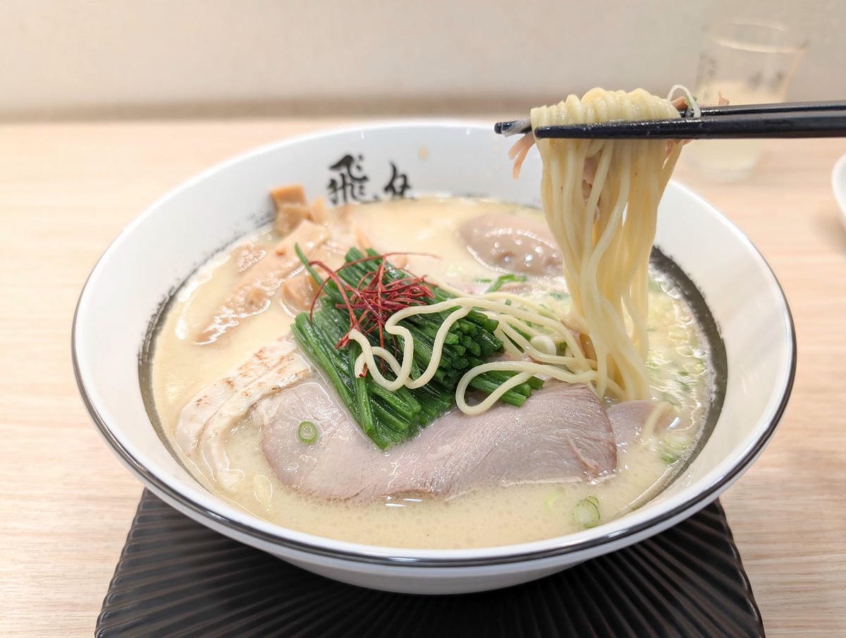 [食記][高雄市] 麺匠飛鳥拉麵 — 濃郁雞白湯拉麵和清爽香檸柚沾麵