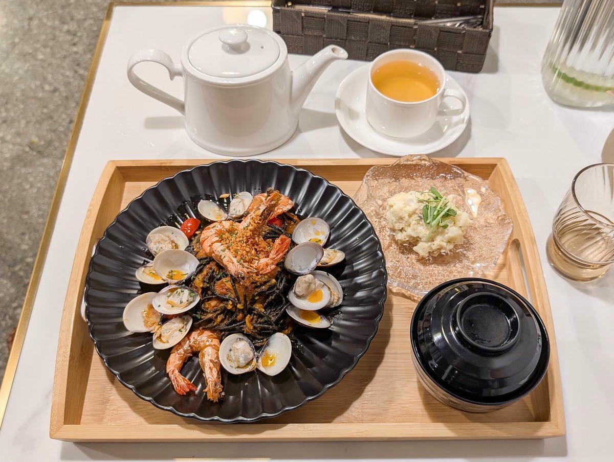 [食記][台北市] 羊毛與花．光點 — 中山站附近白色洋樓古蹟內的咖啡廳