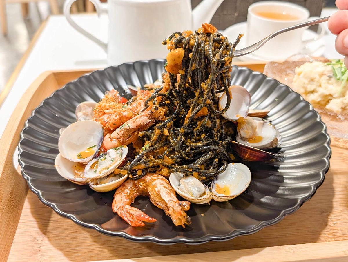 [食記][台北市] 羊毛與花．光點 — 中山站附近白色洋樓古蹟內的咖啡廳